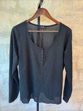 Jessica Simpson Black Long-Sleeve Scoop Henley Top